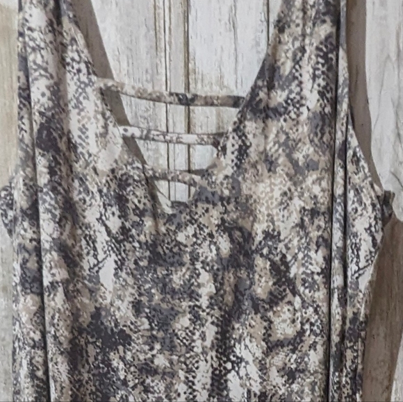 TART SIZE LARGE KNEE LENGTH taupe color. Popular in sophisticated work place - Picture 4 of 6